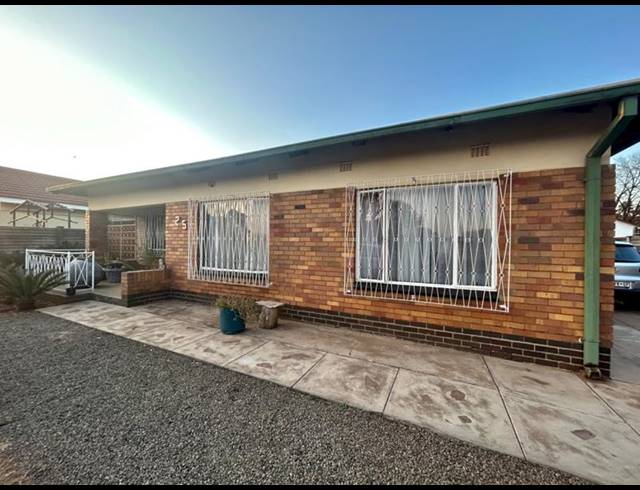 2 BEDROOM HOUSE FOR SALE IN VANDERBIJLPARK CE 1